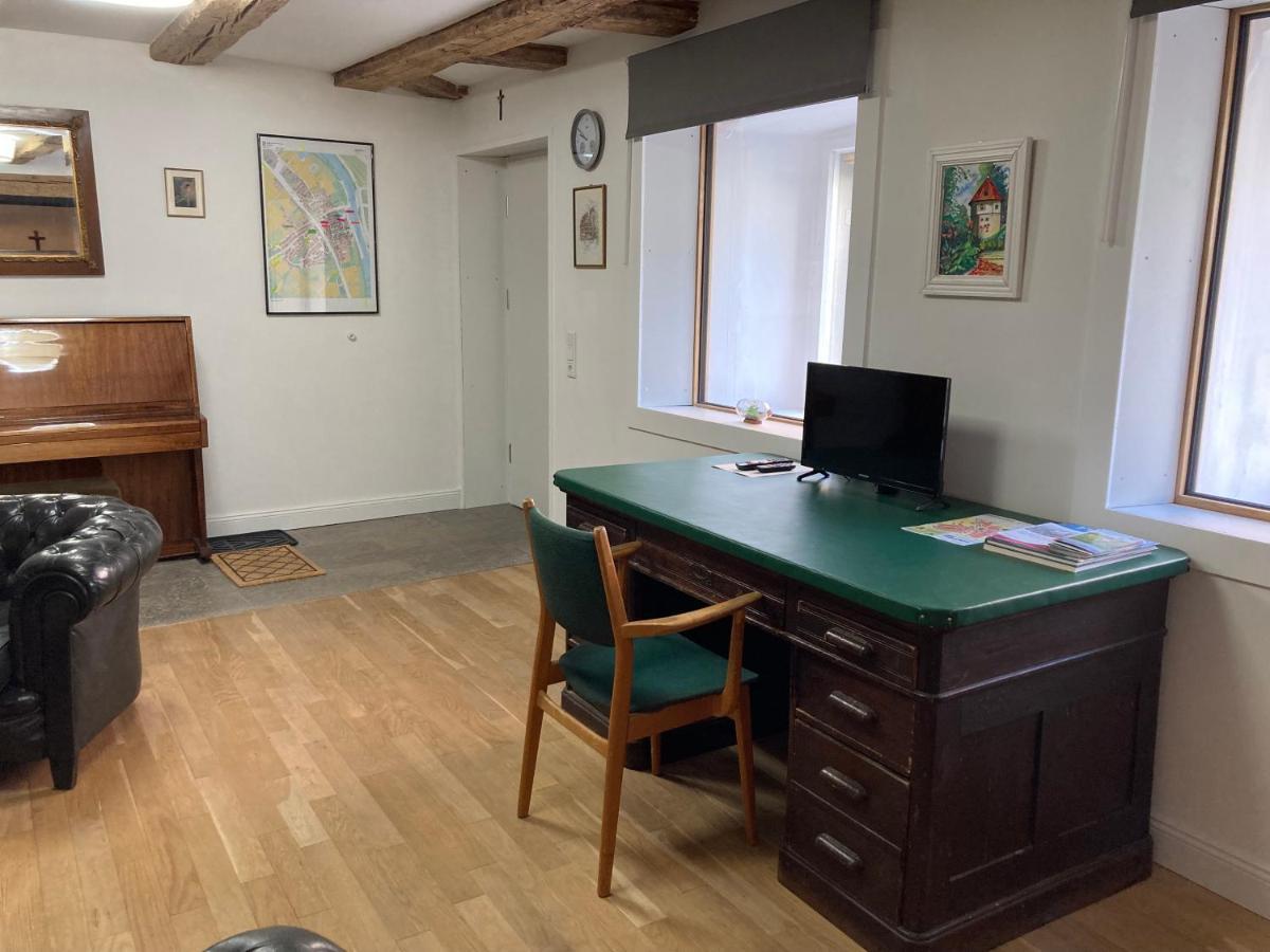 wunderschöne Ferienwohnung in Winterhausen mit Küche, Bad und Piano Exterior foto